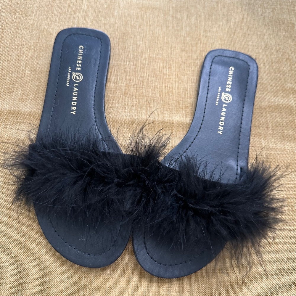 NWOT Chinese‎ Laundry Los Angeles women's sandals black fluffy hair size 7.5